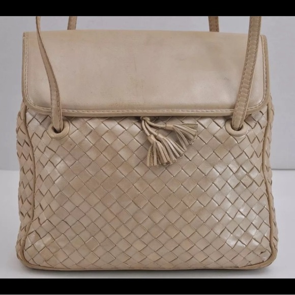 BOTTEGA VENETA Beige Tassel Intrecciato Leather Shoulder Bag | PRELOVED👜🤎👜 - Picture 2 of 16